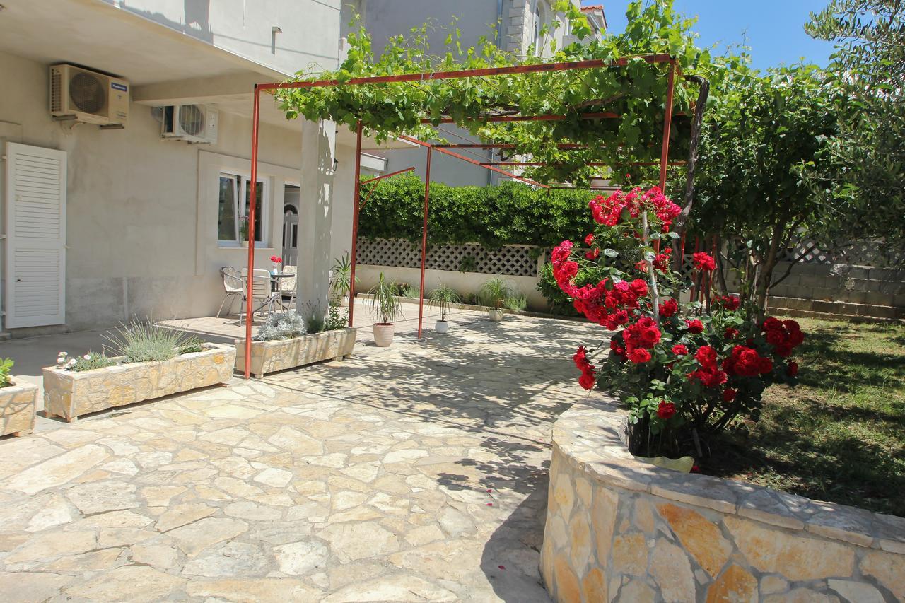 Apartment Afrodita Kastela Exterior photo